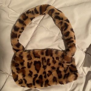 Fluffy leopard print mini arm bag